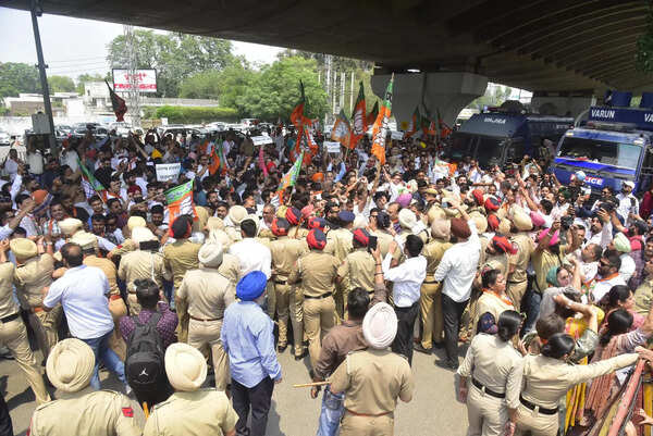 BJP protest unleashes chaos outside CP office