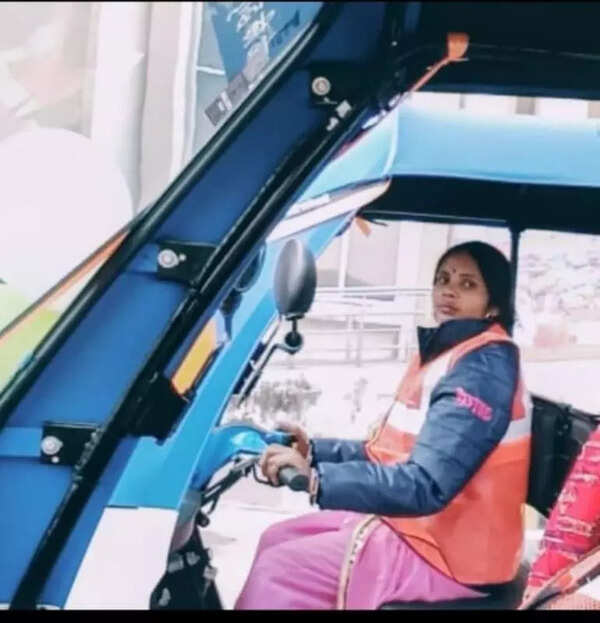 Gorakhpur’s Mansa Devi rides e-rickshaw to ‘Lakhpati Didi’ milestone