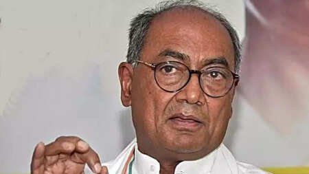 Madhya Pradesh : Former CM Digvijaya Singh's 'traitor' jibe at Jyotiraditya Scindia