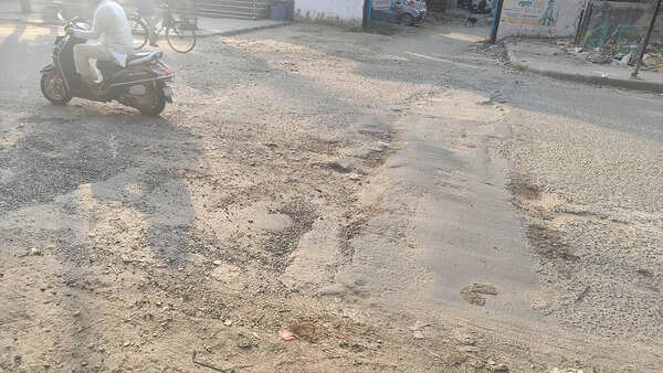 3 years on, key Delhi link riddled with craters, revamp remains on paper