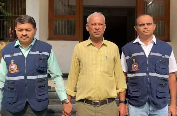 PSI held taking 30k bribe for favourable land deal report