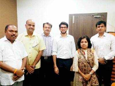 Yuva Sena chief Aaditya Thackeray bats for parents on fee-hike law