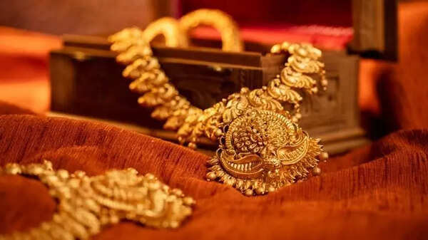 Jewellery worth Rs22 lakh looted from Saran trader