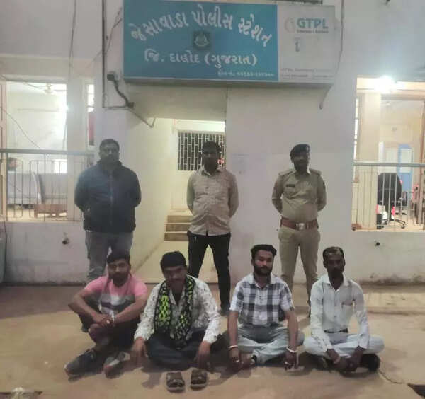 Six held for assaulting cop in Dahod