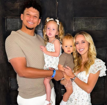 "Tears of Joy and Sorrow: Brittany Mahomes’ Heartfelt Reflection Amid Family Health Struggles"