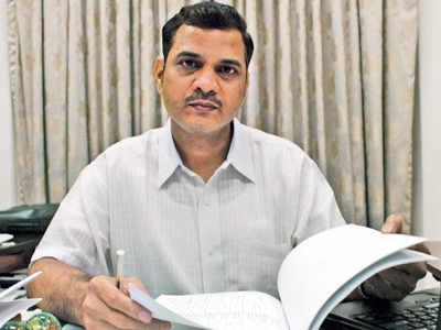 Ailing IAS officer left in jr doc’s care as his bosses enjoy Sunday