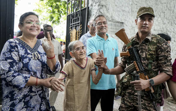 Vote-shy Kolkata catches up with Bengal, well, almost