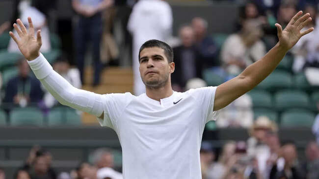 Carlos Alcaraz races into Wimbledon fourth round