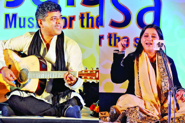 Classical singer Ratan Mohan Sharma and Bollywood singer Kavita Seth perform in Patna