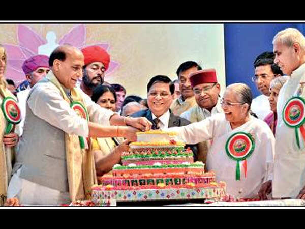 Only those with big hearts can accomplish great work: Rajnath Singh