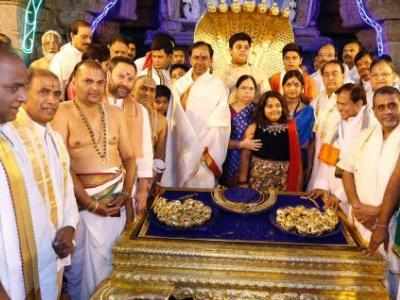 Telangana CM offers Rs 5 crore worth gold ornaments in Tirupati Balaji temple