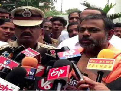 Hyderabad: After Kathi Mahesh police extern Swamy Paripoornanana for 6 months