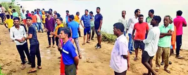 7 kids of a Bihar family out for a bath drown in Sone