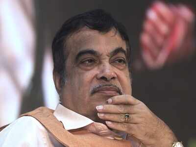 Nitin Gadkari to politicos: Stick to ideology, avoid switching party