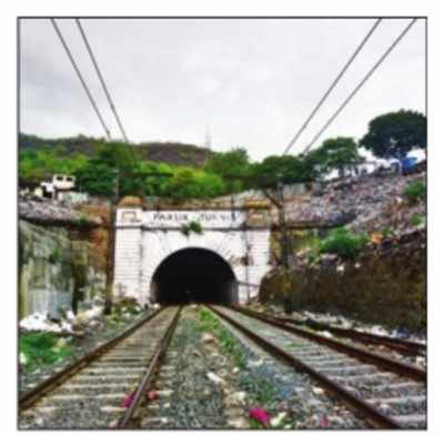 Parsik Tunnel shanties: Central Railway says blame TMC if there is a landslide