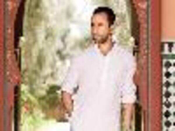 Saif hurts himself badly on sets