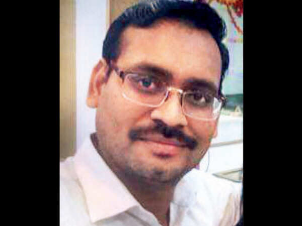 Delhi: Jeweller’s throat slit even as teenaged son sleeps by his side