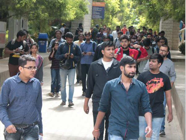 2 Lakh aspirants write CAT, say was easier than 2016