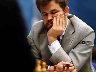 Magnus Carlsen overcomes mini-meltdown to roar back into lead