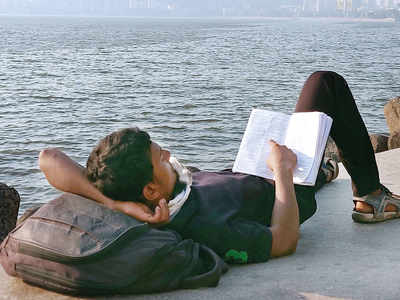 Mumbai Speaks: Seaside reading
