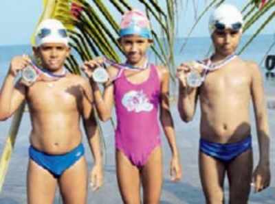 3 kids swim across 17-km Bangla Channel in 4 hrs