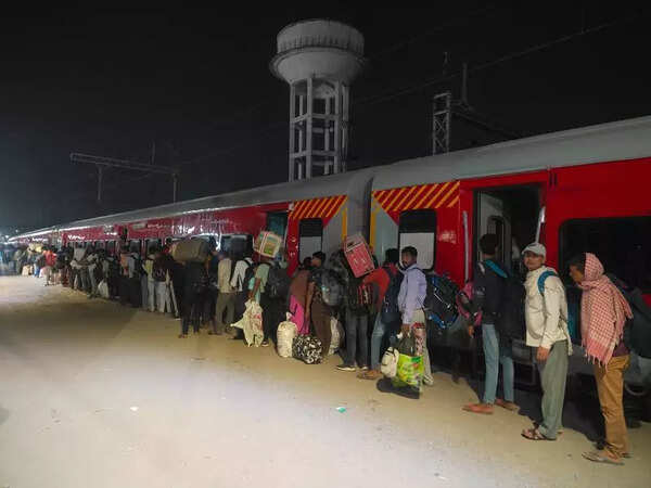 Eight Holi specials ferry 20,000 from Surat
