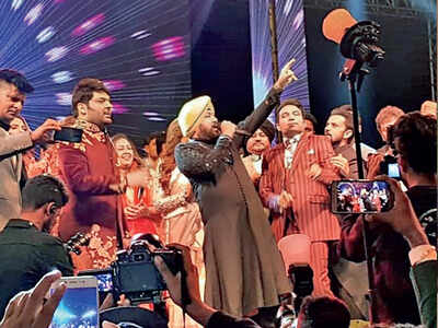 Daler Mehndi performs at Kapil Sharma and Ginni Chatrath's Amritsar reception