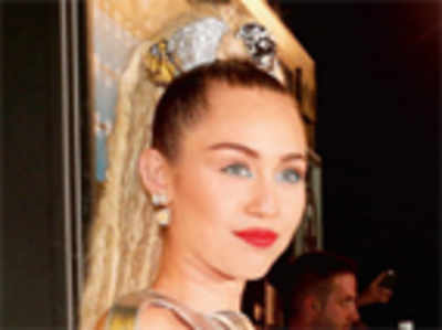 Miley Cyrus wears revealing outfit at MTV VMAs