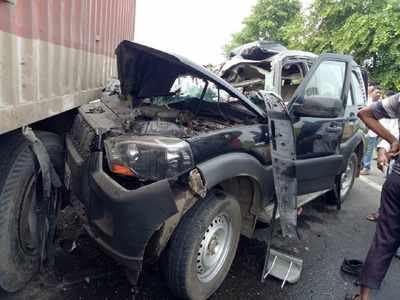 Ex-Union Minister Hansraj Ahir's convoy hit by truck, 2 killed