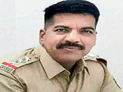 Daya Nayak, six other cops shifted from Mumbai, Thane