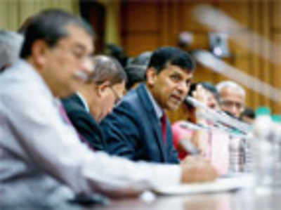 RBI keeps key rate unchanged; urges banks to increase lending