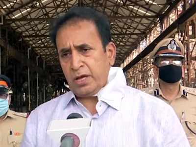 Anil Deshmukh orders inquiry after Gautam Navlakha denied spectacles by Taloja jail authorities
