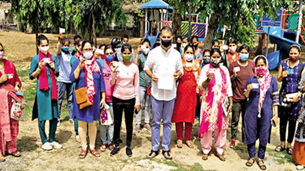 Councillor to rescue of women cab drivers in Delhi