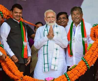 Chandrakant Patil begins campaigning in Kothrud by making peace with Medha Kulkarni