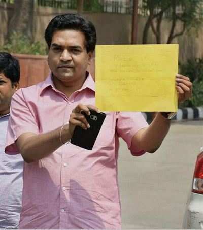 Kapil Mishra 'shares evidence' against Kejriwal in Rs 400 crore scam