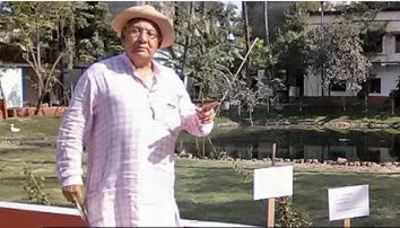 Kolkata: Man beautifies pond in Jadavpur single-handedly, bears all costs
