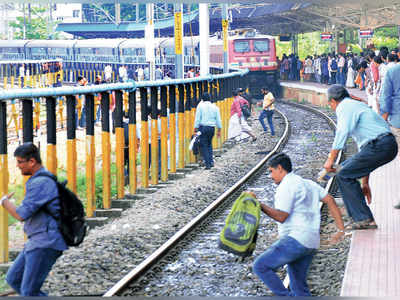 Trespassing cases at Mumbai railway stations fall