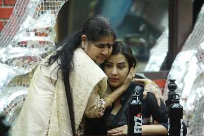 Written Live Updates: Bigg Boss 11, Episode 67, Day 67, 7 December 2017: Shilpa Shinde's mother wins hearts, Divya Agarwal tells Priyank Sharma that he is appearing fake