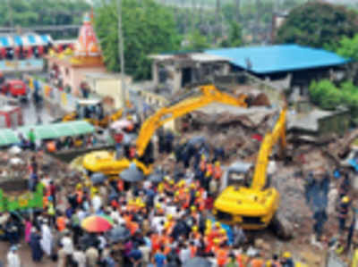 Another building crashes in Mumbra