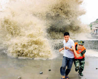 300,000 evacuated after Typhoon Soulik hits China