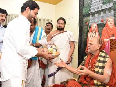 Jagan Mohan Reddy takes his spiritual guru’s blessings ahead of cabinet expansion