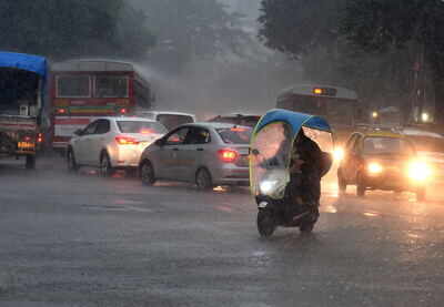 Mumbai traffic gets disrupted due to heavy rains