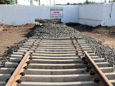 450-year-old tomb stops Rlys in its track 450-year-old tomb stops Rlys in its track