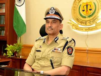 Mumbai Police Commissioner issues show-cause notice to 12 police officers