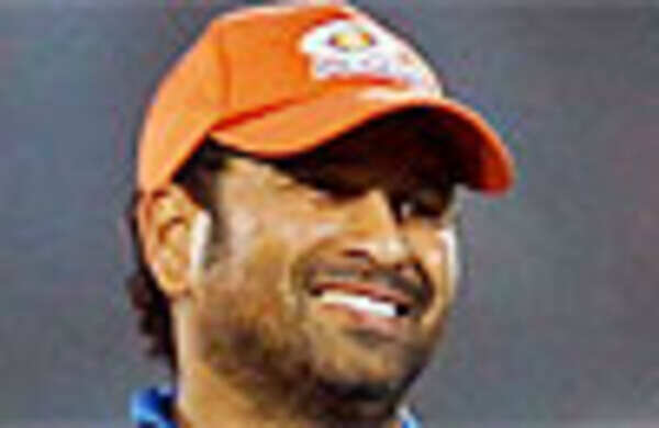 Sachin helps Mumbai Indians secure semis spot