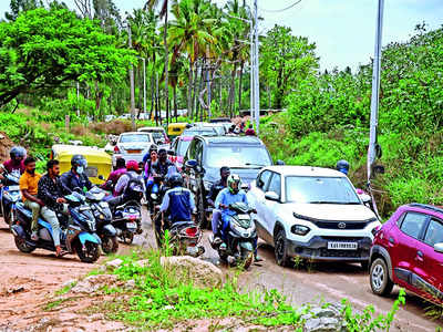 Commuters fume as new RUB road still remains unopened