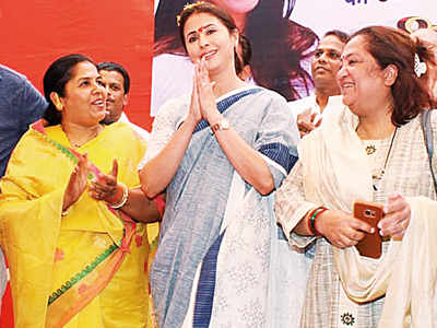 Urmila Matondkar asks Raj Thackeray for help with campaign