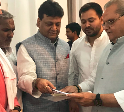 Tejashwi Yadav-led RJD leaders meet Bihar governor, Congress leaders call upon Goa governor to stake claim to government formation in respective states
