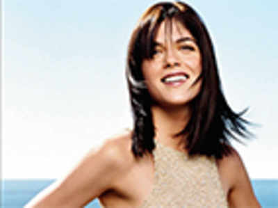 Selma Blair removed from flight after outburst
