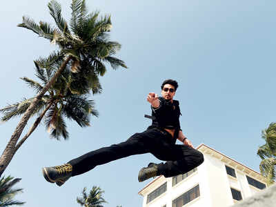 Tiger Shroff shows off his stunt ahead of the lockdown